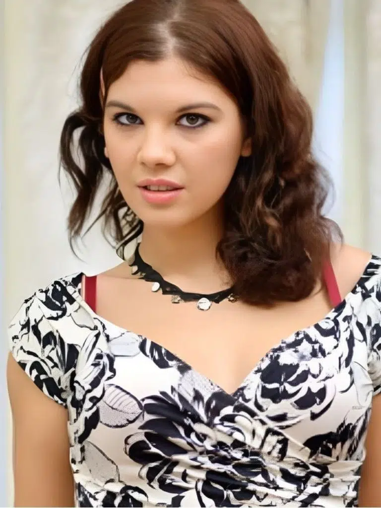 Stella Johanssen Biography: Wiki, Age, Career, Height, Weight, Boyfriend, Net Worth & More